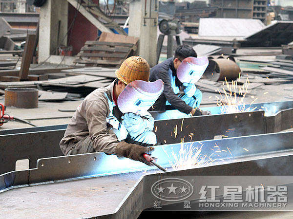 螢石錘式破碎機(jī)匠心做工、質(zhì)量過(guò)硬
