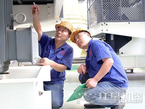 磨粉機廠家技術(shù)人員認真幫助調(diào)試、安裝