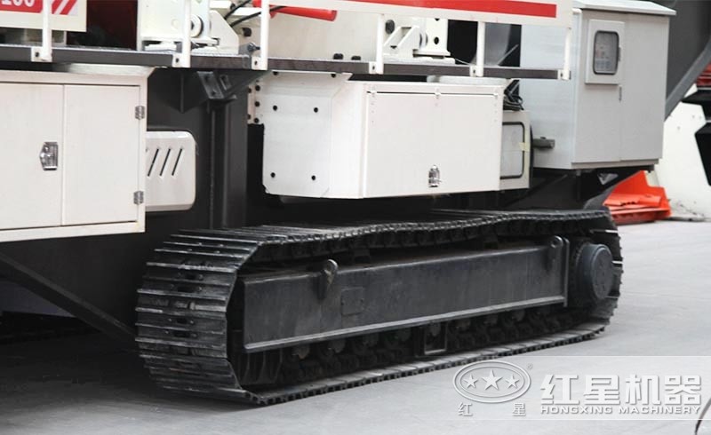 小型履帶石頭破碎機(jī)：履帶液壓驅(qū)動，砂廠暢通無阻