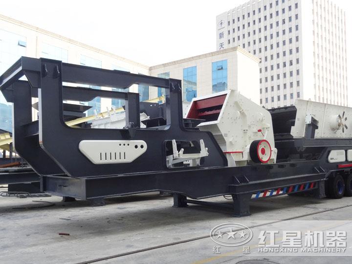 輪胎移動破碎站配反擊式破碎機，時產(chǎn)70-280t/h，具有整形作用