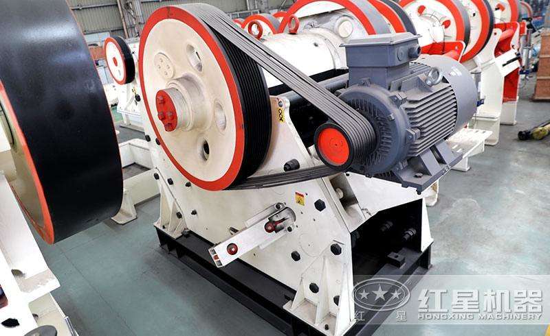 顎式破碎機(jī)，花崗巖粗碎加工處理