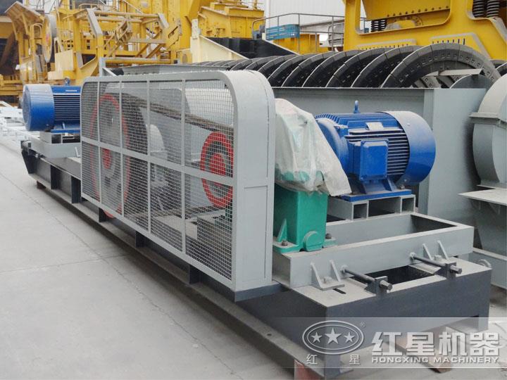 對(duì)輥式破碎機(jī)電機(jī)功率45*2KW，處理能力20-40t/h