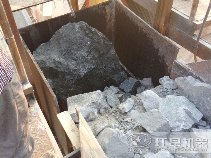 印尼尾礦加工現(xiàn)場(chǎng)，進(jìn)料粒度大，出料5-10mm