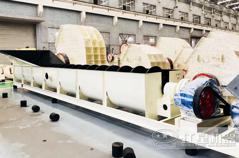 螺旋式洗砂機(jī)機(jī)身長(zhǎng)8-11米，可與機(jī)載車身銜接合理