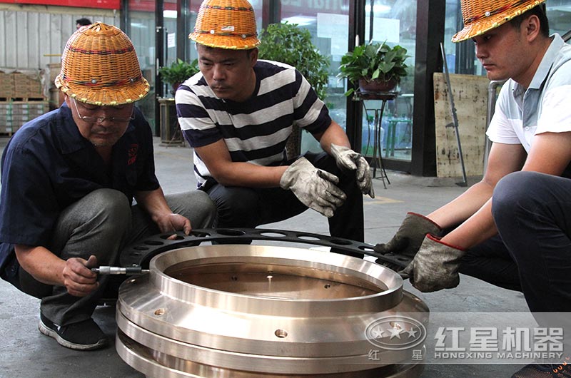 紅星圓錐破碎機有嚴(yán)格的技術(shù)、質(zhì)量控制