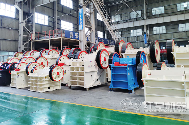 鄂式破碎機(jī)實(shí)拍，粗碎力度強(qiáng)